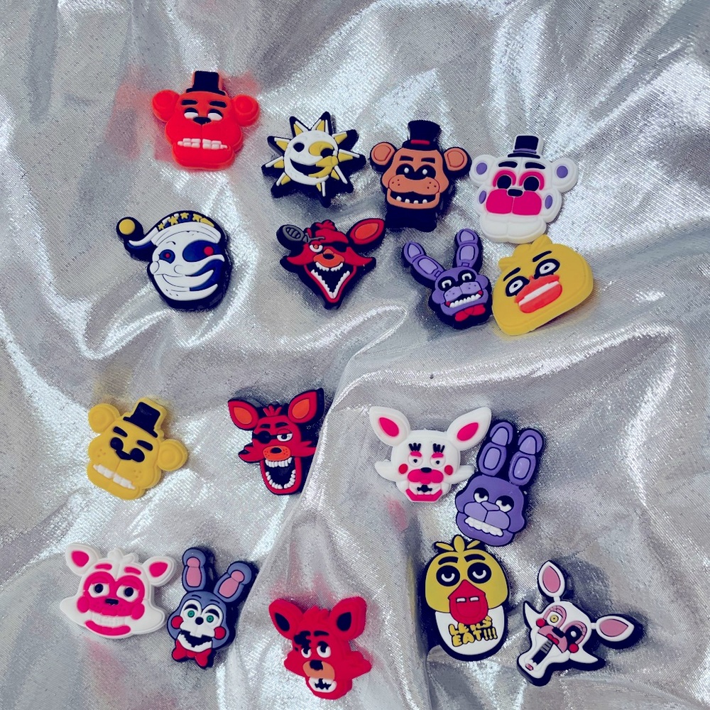 BOGG BAG or CROC Charms — Set of 17 👜🫎